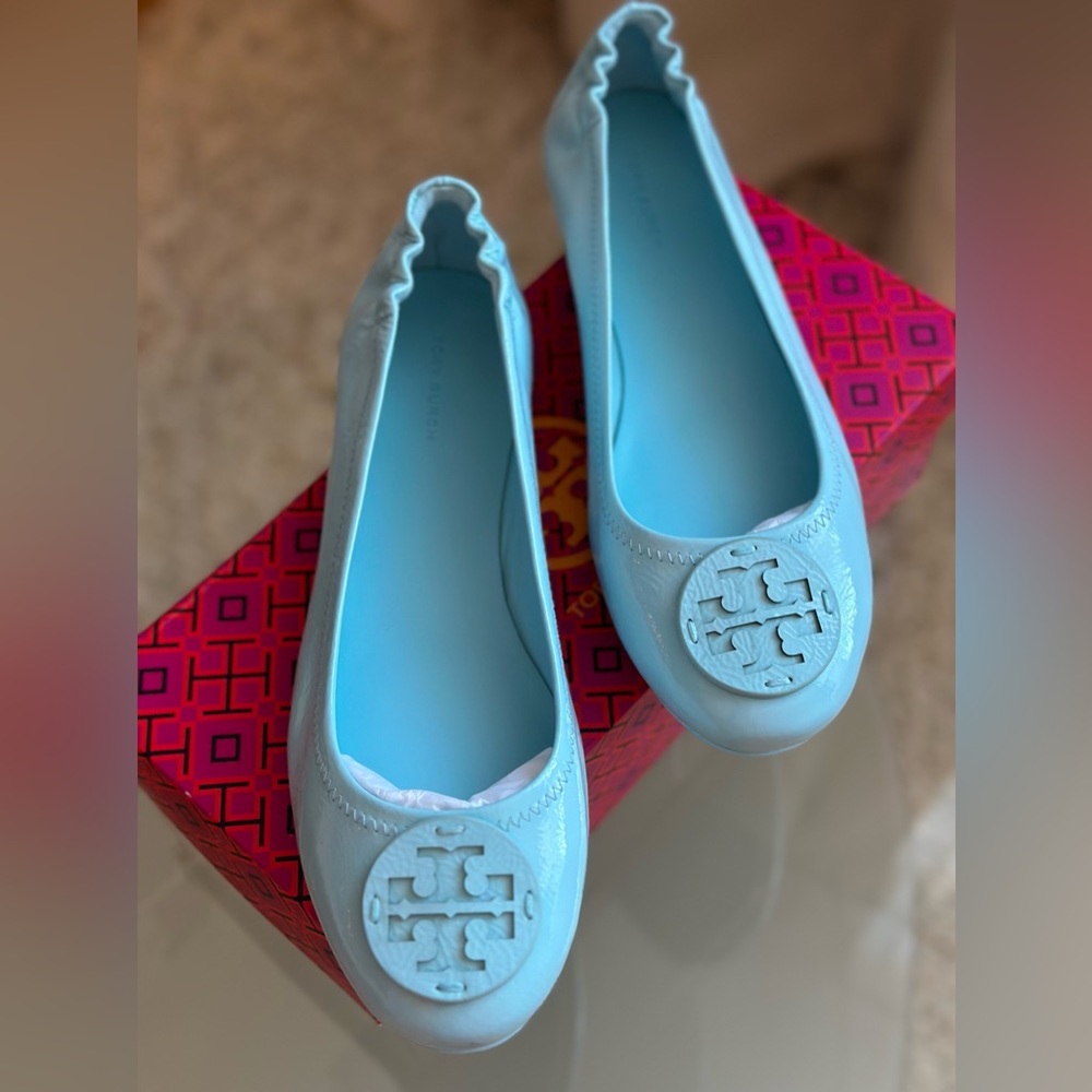 Tory Burch Minnie Travel Ballet with Leather Logo. Size: 9. Color: Island Blue.